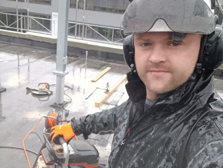 Mattheuz beim sägen